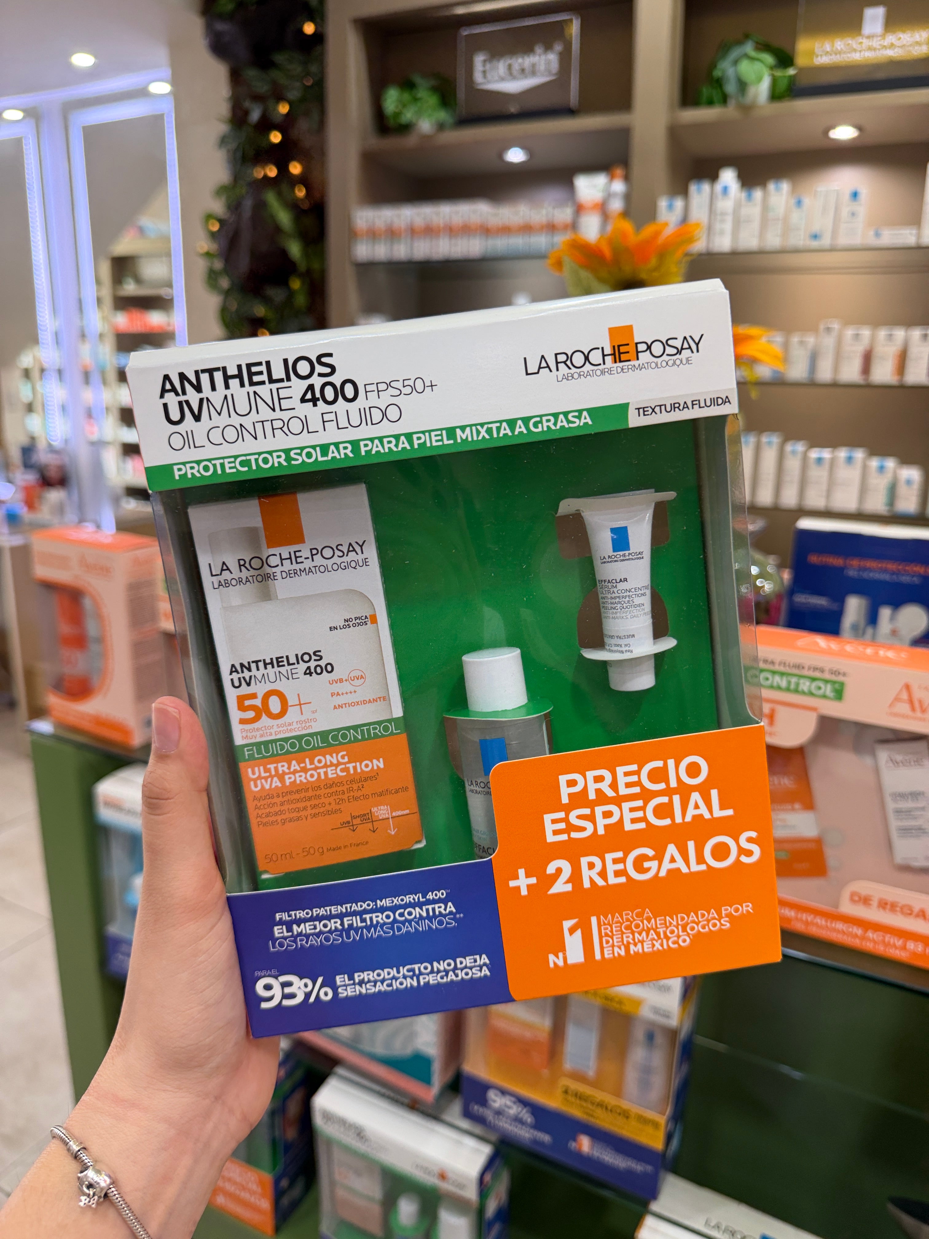 LRP- ANTHELIOS UV MUNE 400 FLUIDO OIL CONTROL 50ML KIT CON 2 REGALOS